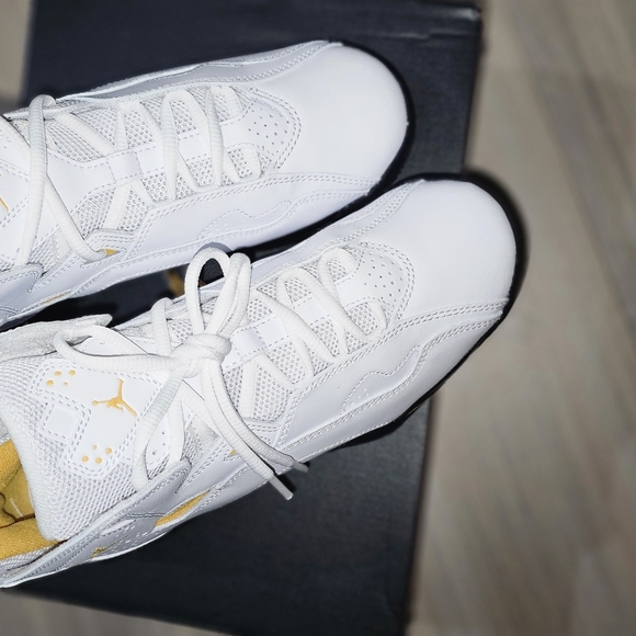 Jordan retro #7 YELLOW ,BLACK & WHITE SZ 7Y/7M - Picture 11 of 12